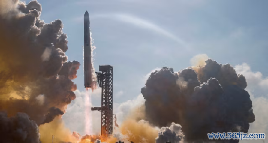 上月，SpaceX 星舰在得克萨斯州星基地放射升起